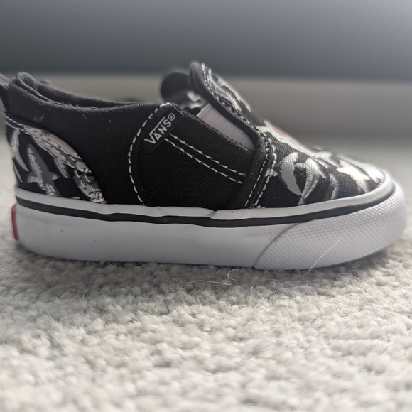 Vans Toddler Slip On Shark Shoes - Size 5 - Picture 4 of 5
